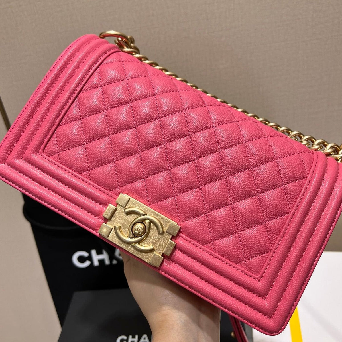 CHANEL BOY BAG MEDIUM 25 RED CAVIAR GOLD HARDWARE