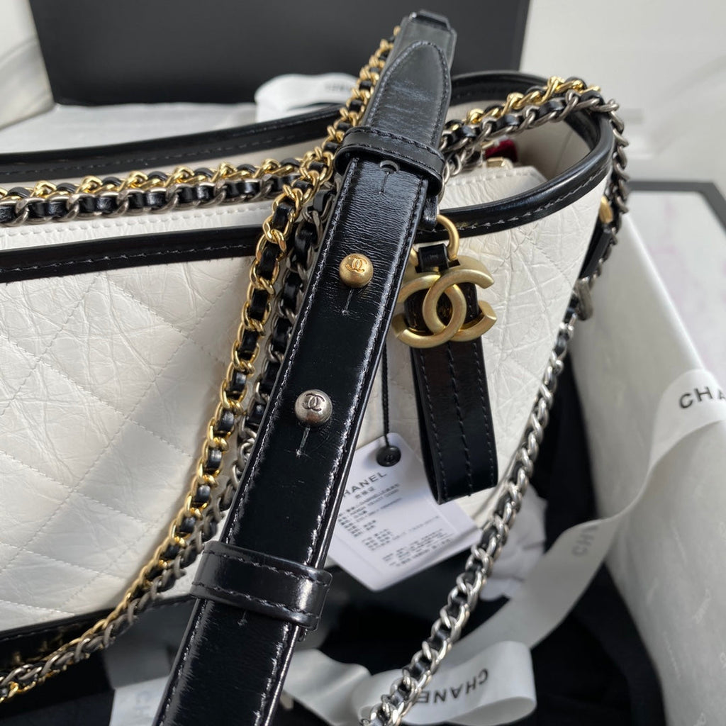 CHANEL GABRIELLE MEDIUM 28 HOBO BAG IN BLACK MIX WHITE CALFSKIN