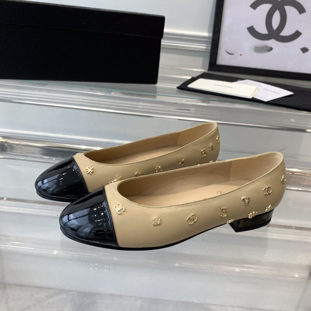 CHANEL ballet flat beige black lamskin with multi logo