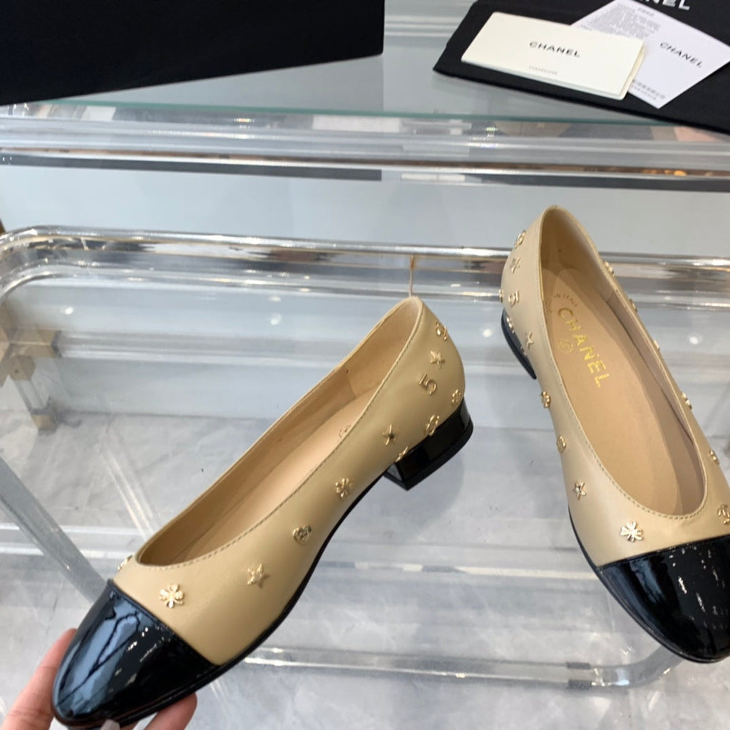 CHANEL ballet flat beige black lamskin with multi logo