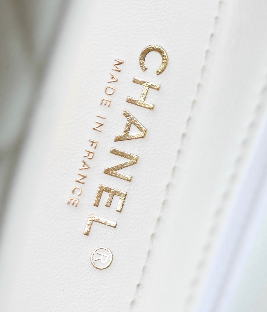 CHANEL 25S FLAP BAG 21 CM IN WHITE LAMBSKIN WITH GOLD HARDWARE