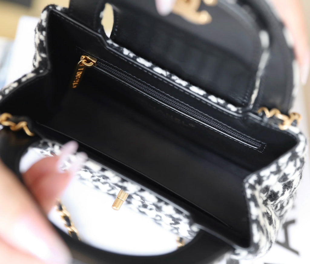 CHANEL 25S KELLY BAG 19 CM IN BLACK MIX WHITE TWEED WITH GOLD HARDWARE