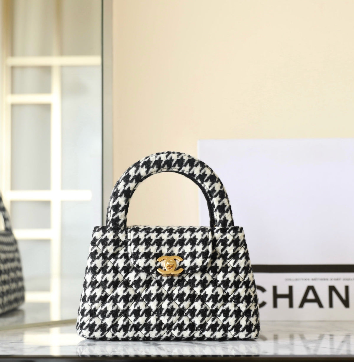 CHANEL 25S KELLY BAG 19 CM IN BLACK MIX WHITE TWEED WITH GOLD HARDWARE