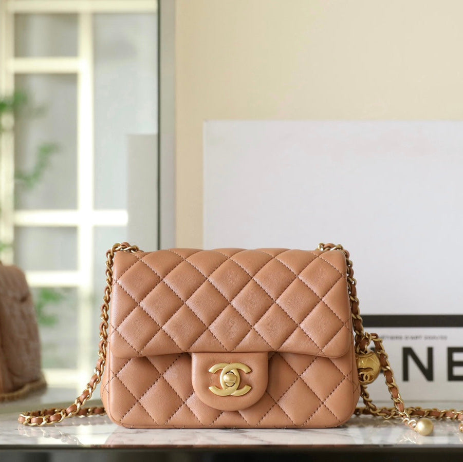 CHANEL 25S FLAP BAG 18 CM IN LIGHT BROWN LAMBSKIN WITH GOLD HARDWARE