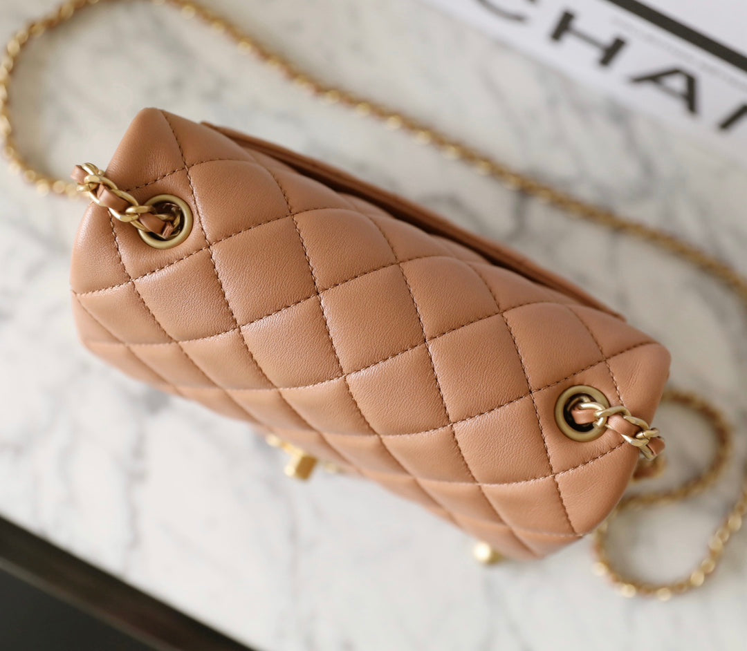 CHANEL 25S FLAP BAG 18 CM IN LIGHT BROWN LAMBSKIN WITH GOLD HARDWARE