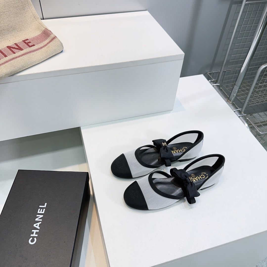 CHANEL FLAT MARY JANE SHOES 25S IN WHITE MIX BLACK MESH FABRIC EMBOSSED LOGO WITH BOW