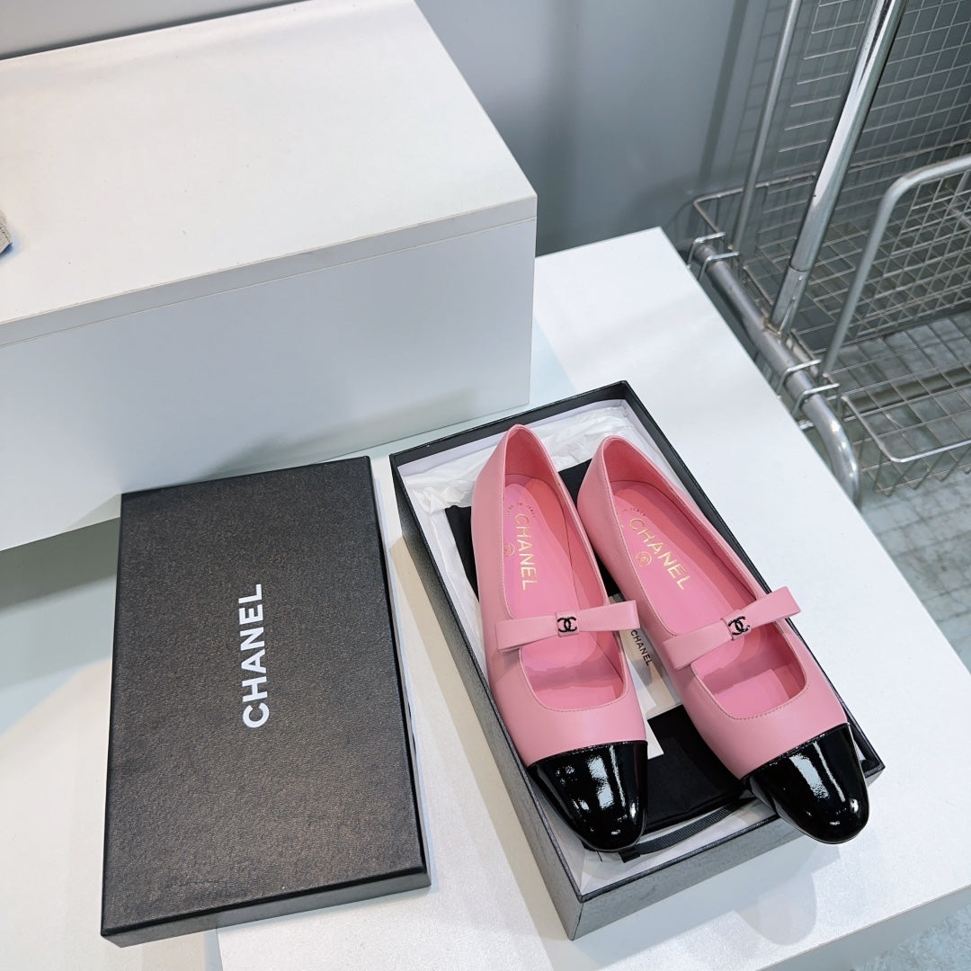 CHANEL FLAT MARY JANE SHOES 25S IN PINK LAMBSKIN MIX BLACK GLOSSY WITH BOW
