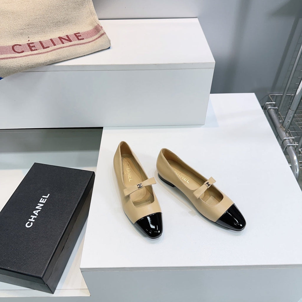 CHANEL FLAT MARY JANE SHOES 25S IN BEIGE LAMBSKIN MIX BLACK GLOSSY WITH BOW