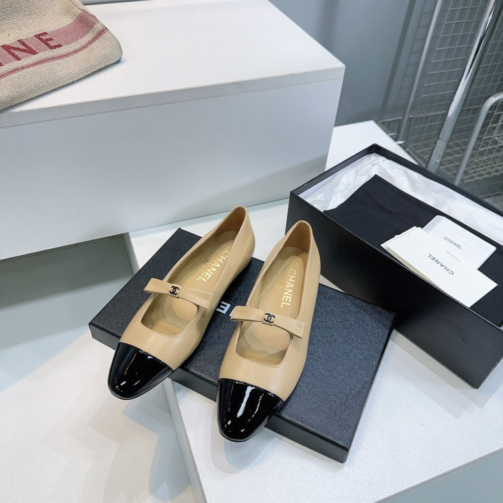 CHANEL FLAT MARY JANE SHOES 25S IN BEIGE LAMBSKIN MIX BLACK GLOSSY WITH BOW