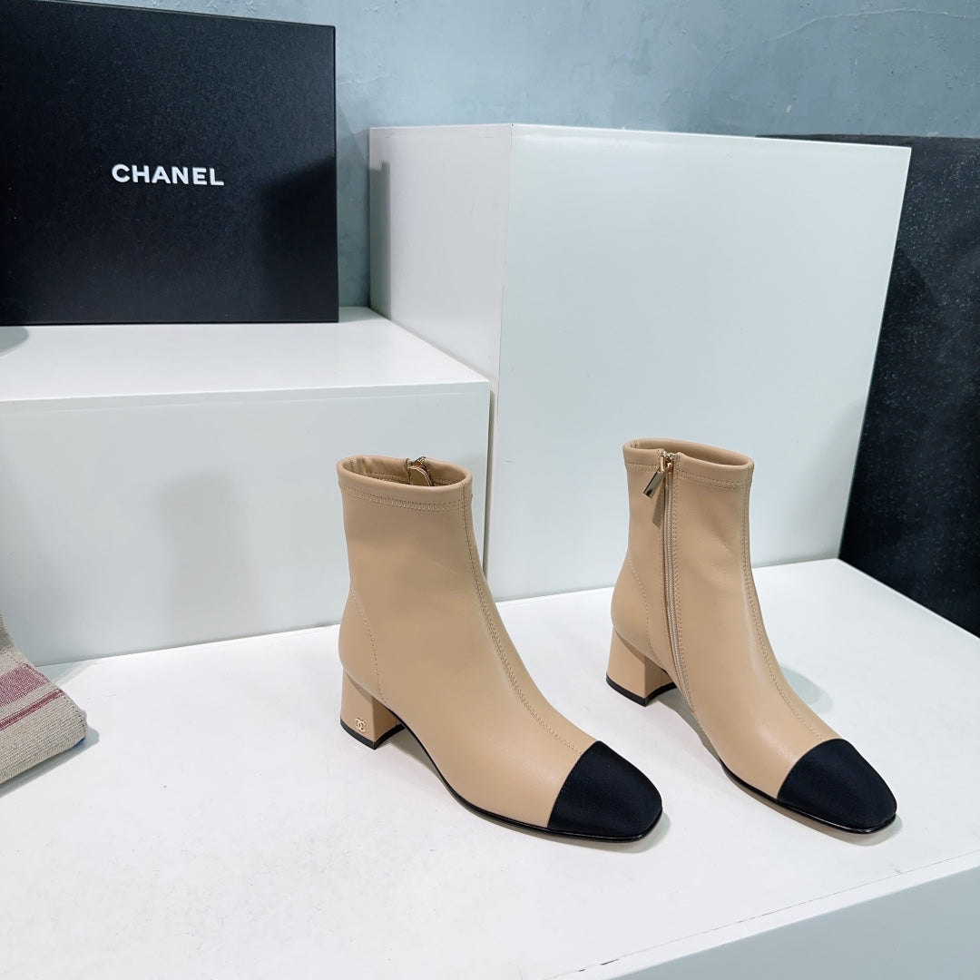 CHANEL ANKLE BOOTS 25S 45 MM IN BEIGE AND BLACK LAMBSKIN WITH ZIPPER