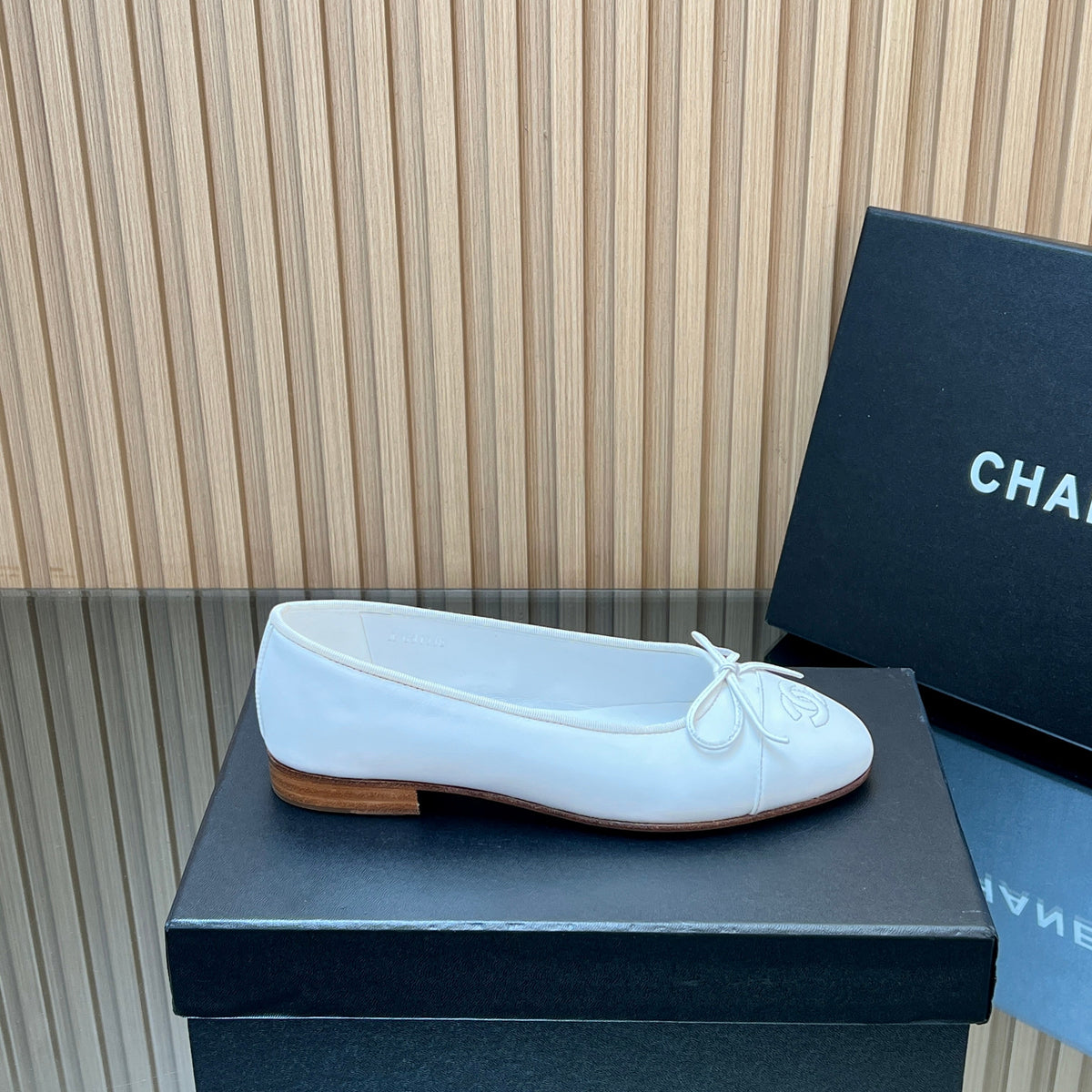 CHANEL 25S BALLET FLATS 20MM IN WHITE CALFSKIN WITH BOW