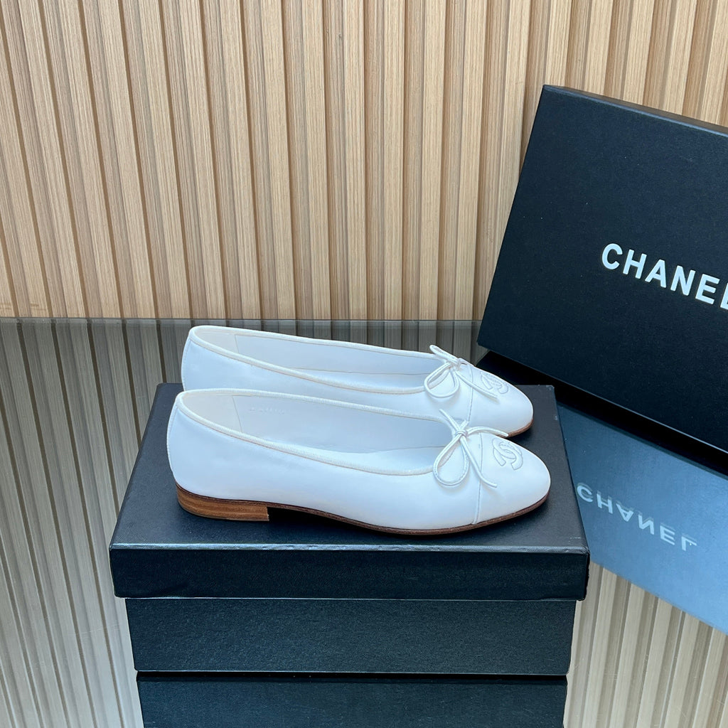 CHANEL 25S BALLET FLATS 20MM IN WHITE CALFSKIN WITH BOW