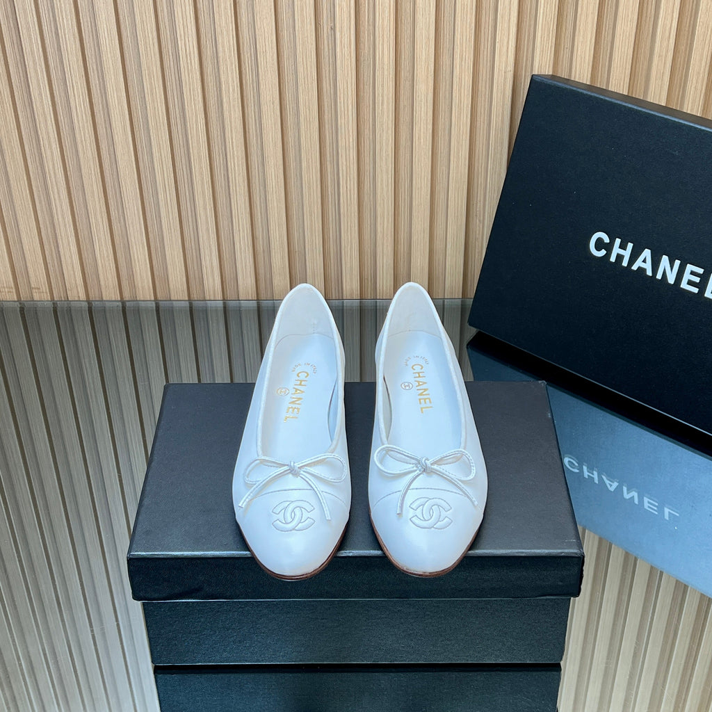 CHANEL 25S BALLET FLATS 20MM IN WHITE CALFSKIN WITH BOW