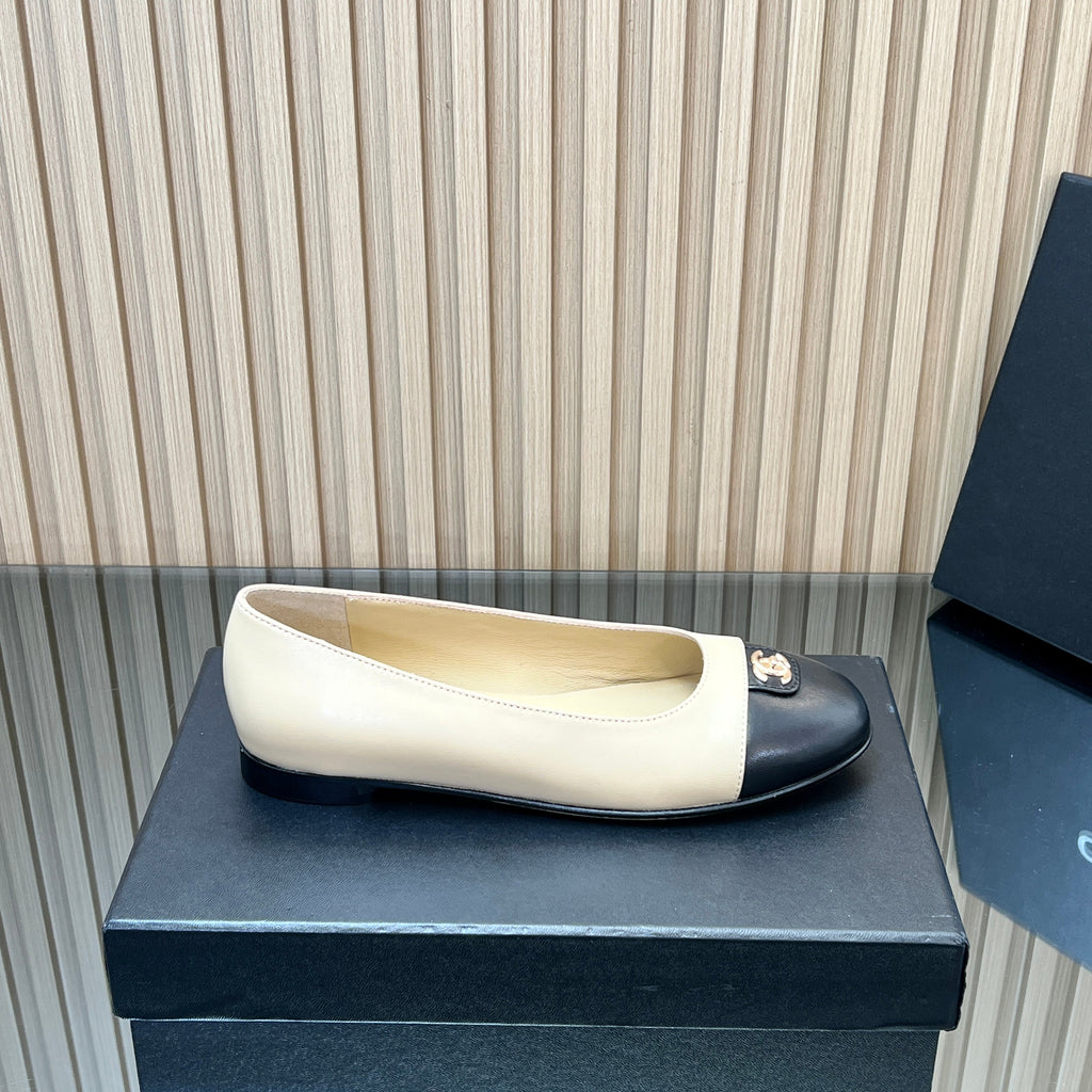 CHANEL 25S BALLET FLATS IN BEIGE AND BLACK LAMBSKIN GOLD HARDWRE