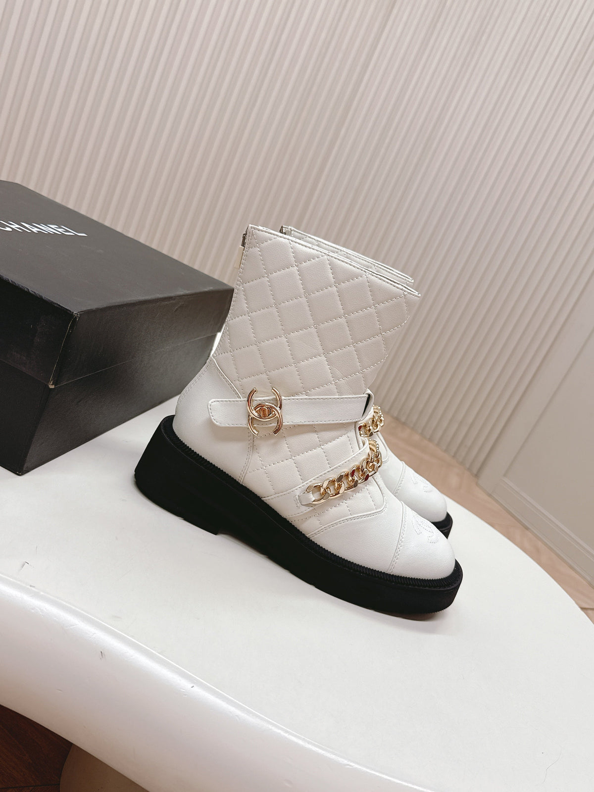 CHANEL ANKLE BOOTS 25S IN WHITE LAMBSKIN WITH GOLD HARDWARE