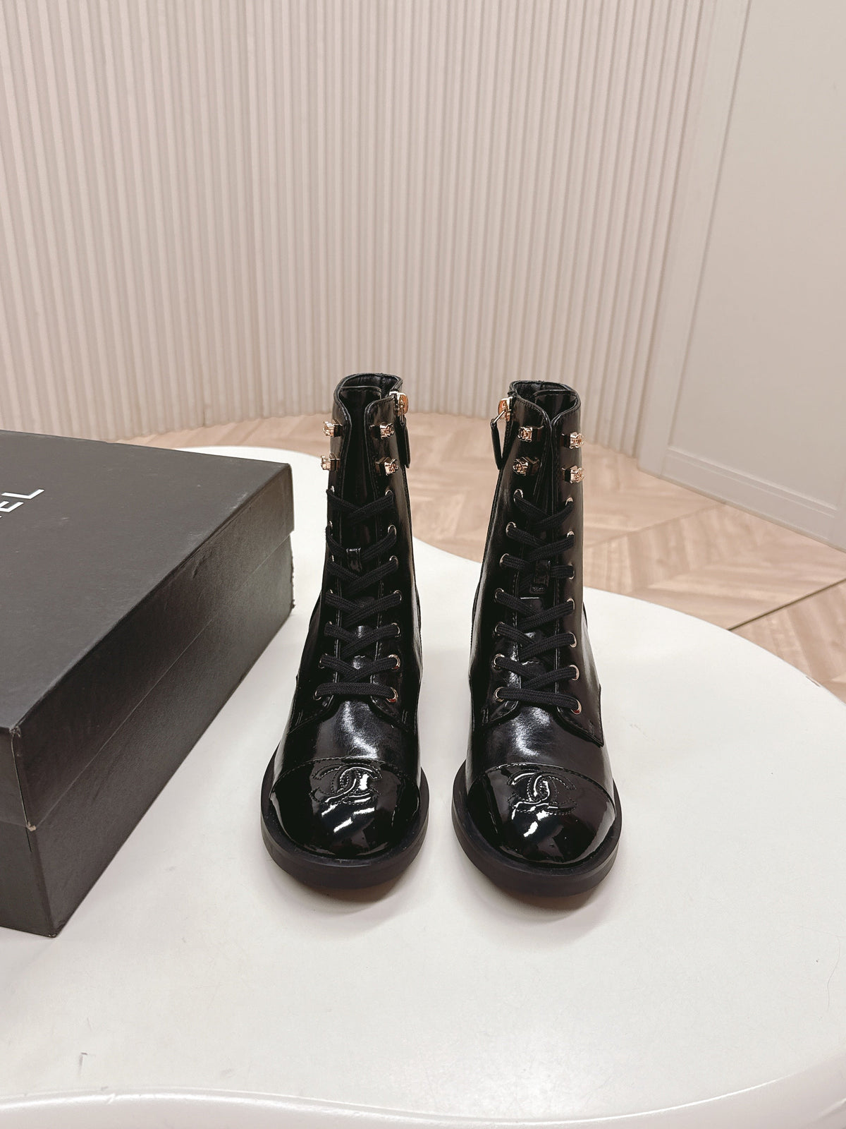 CHANEL ANKLE BOOTS 25S IN BLACK SHINY LAMBSKIN WITH ZIPPER