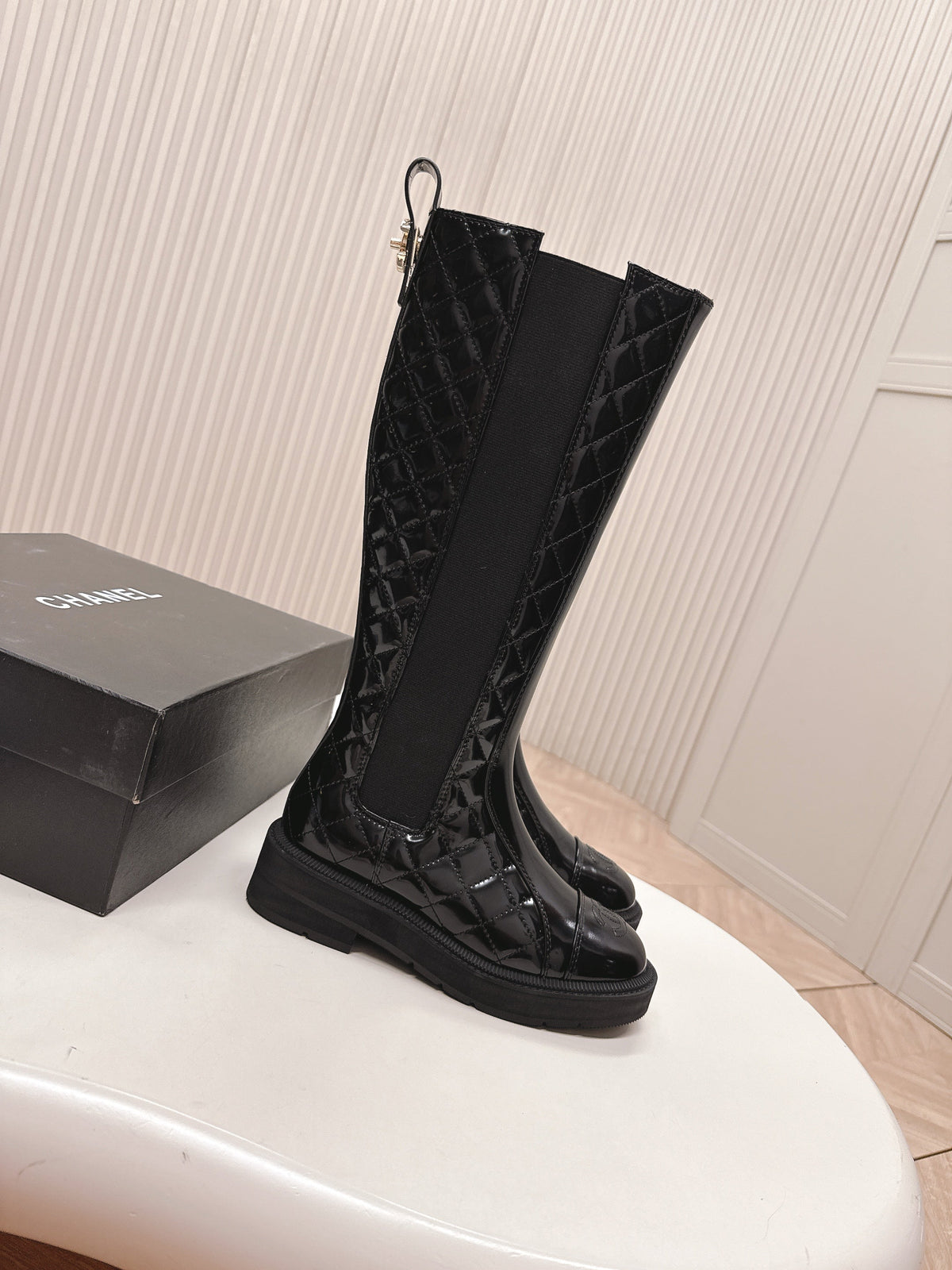 CHANEL KNEE-HIGH BOOTS 25S IN BLACK GLOSSY LAMBSKIN