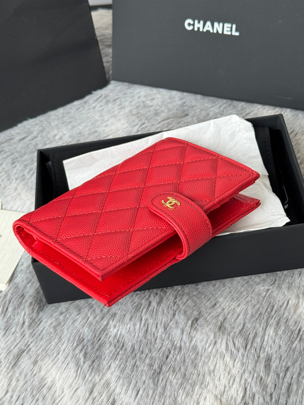 CHANEL 25S MULTI PURPOSE PASSPORT WALLET 15 IN VIVID RED CALFSKIN GOLD HARDWARE