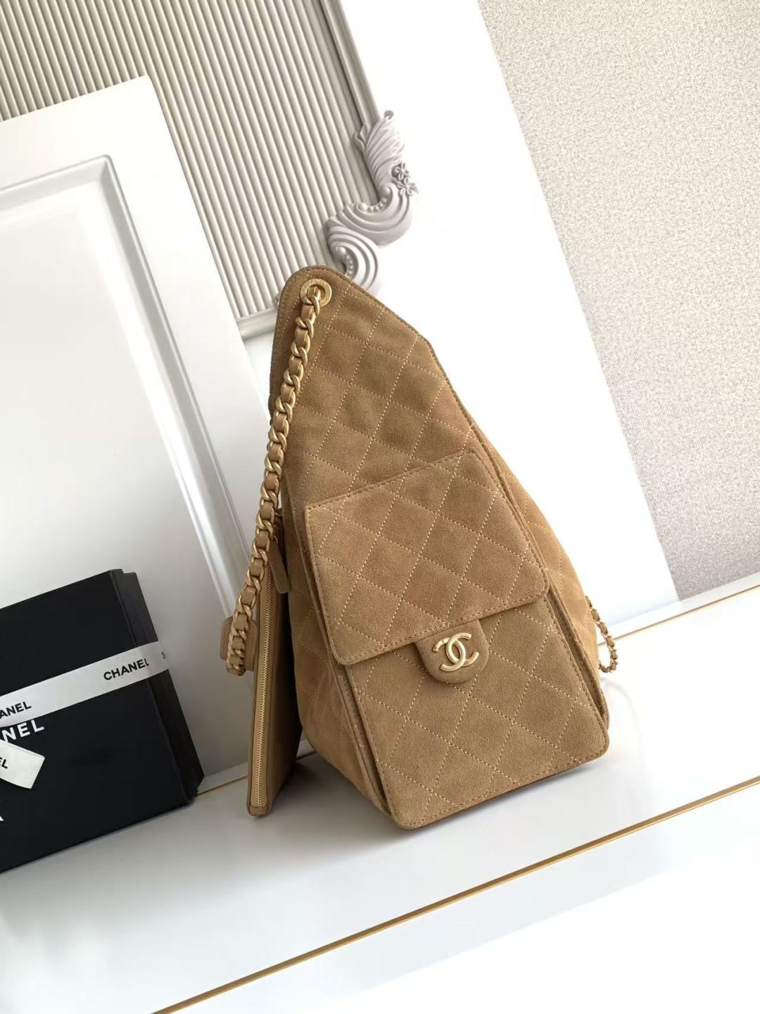 CHANEL 25S HOBO BAG 40 IN BROWN SUEDE WITH GOLD HARDWARE