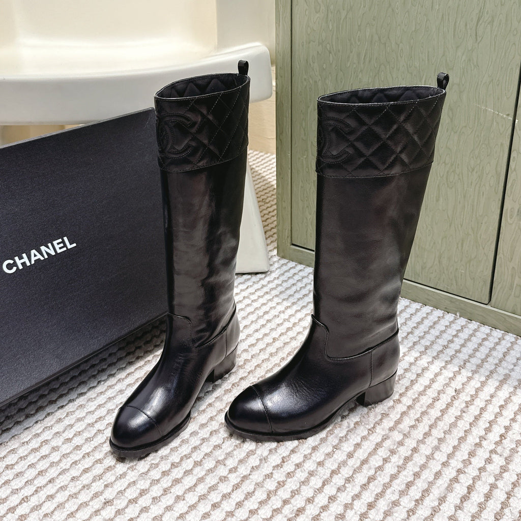 CHANEL 25S HIGH-CALF COWBOY BOOTS IN BLACK CALFSKIN DIAMOND-QUILTED