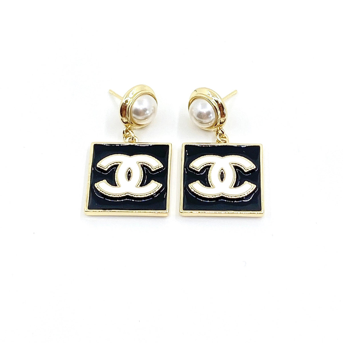 18K  Chanel Square Pearl Pendant Earrings