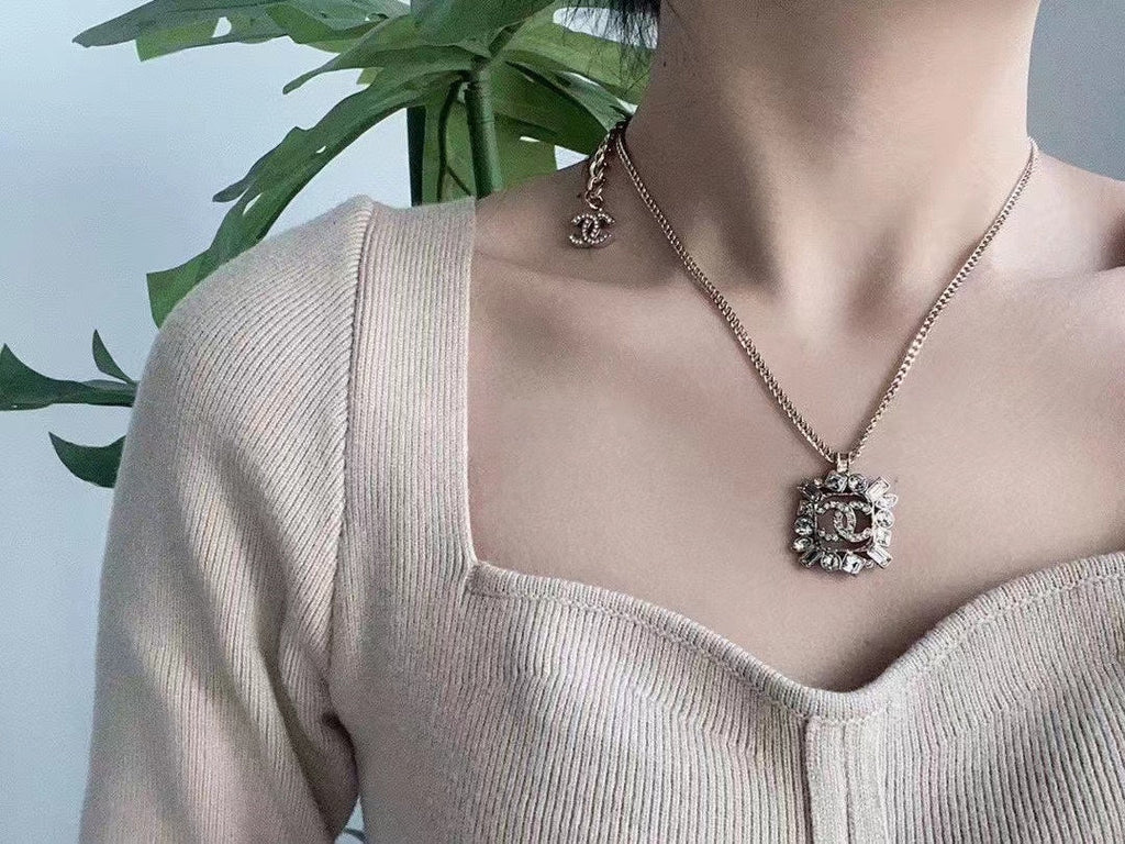 18K  Chanel Diamonds Pendant Necklace