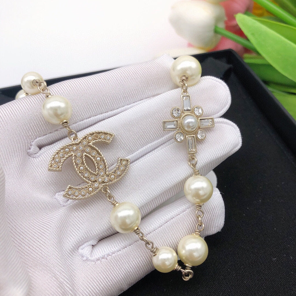 18K  Chanel Flower Pearls Chain Necklace