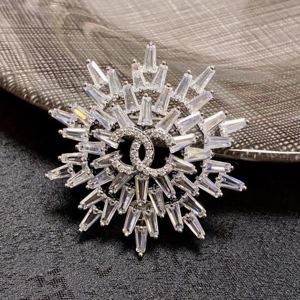 18K  Chanel Snow Flower Brooch