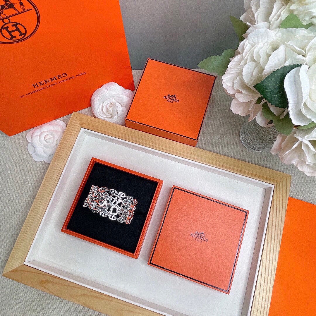 18K Chaine D'Ancre Wide Cutwork Hermes Bracelet
