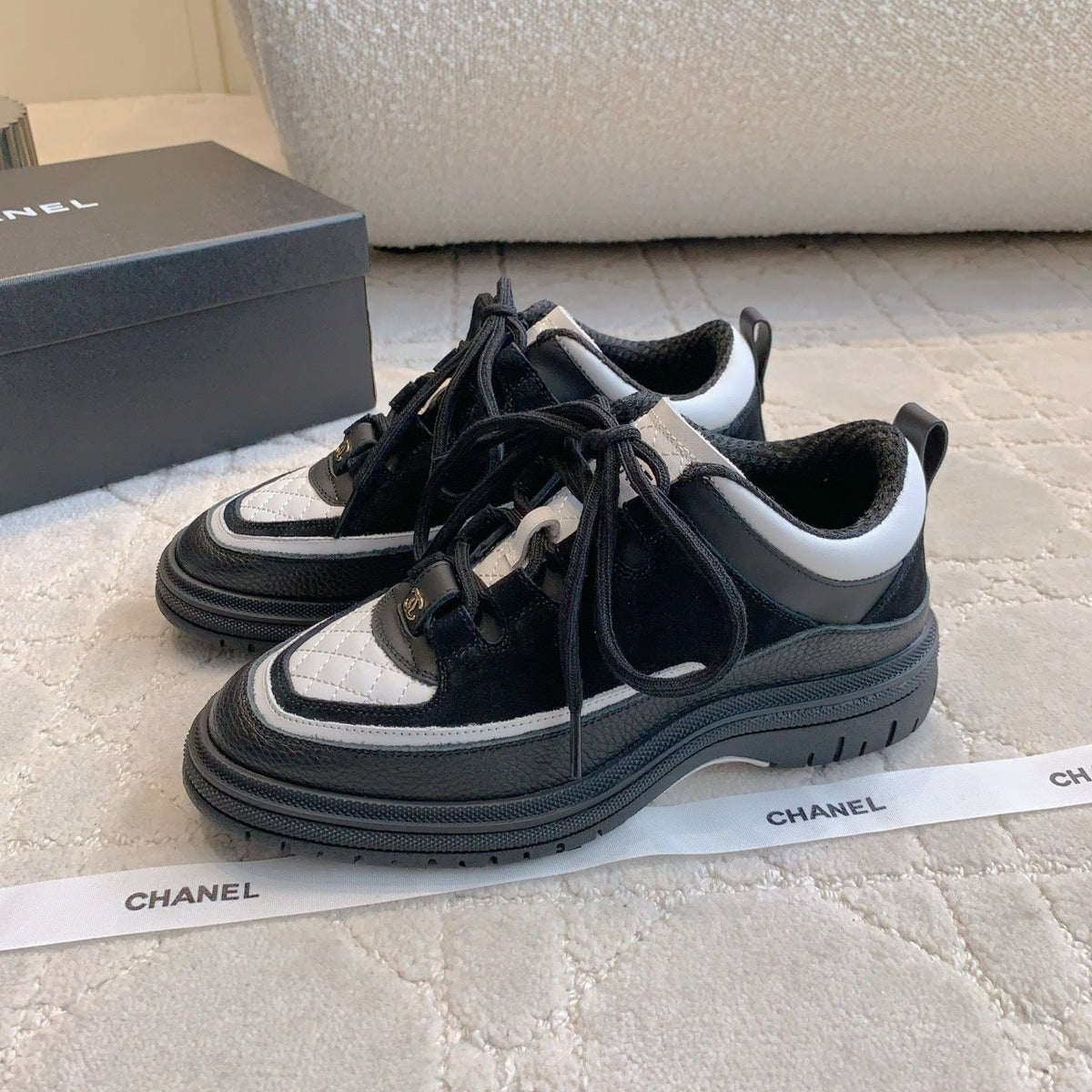 CHANEL 25S TRAINERS 40MM IN BLACK AND WHITE CALFSKIN AND SUEDE