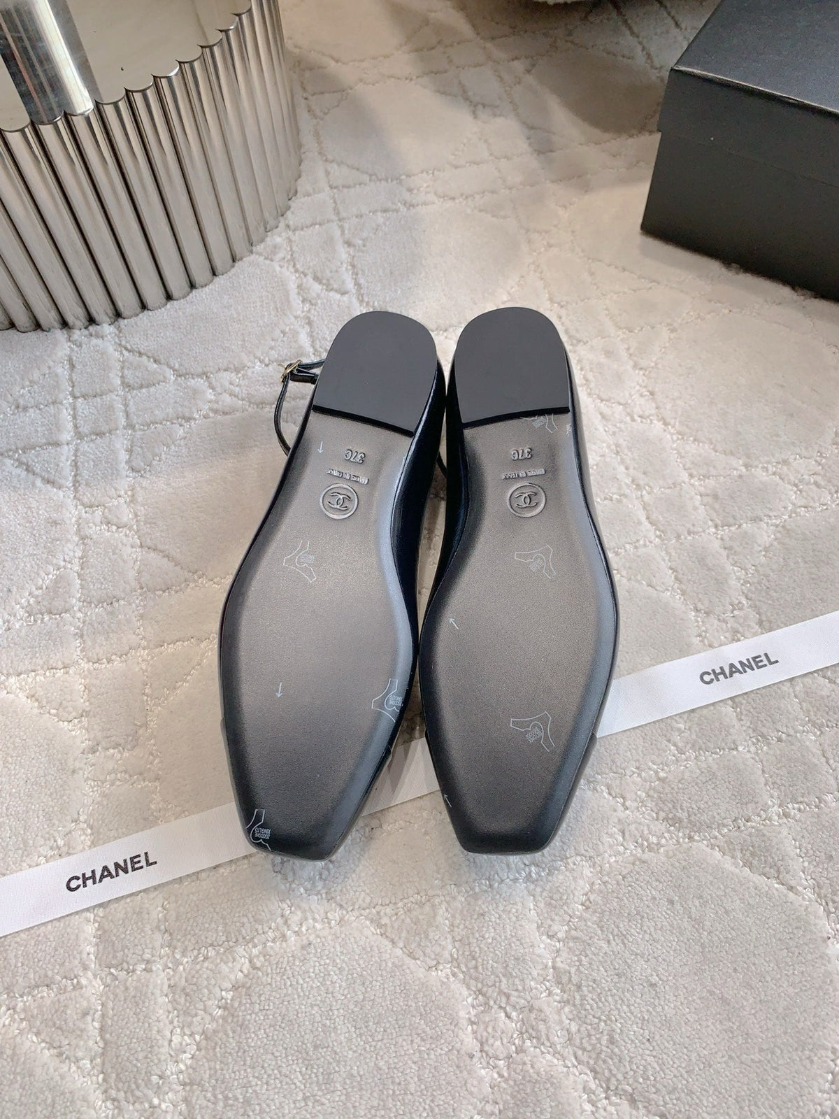 CHANEL 25S CAMELLIA SQUARE TOE FLATS IN BLACK CALFSKIN GOLD HARDWARE