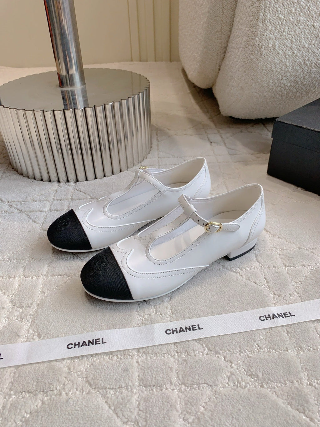 CHANEL 25S MARY JANE IN BLACK AND WHITE CALFSKIN GOLD HARDWARE