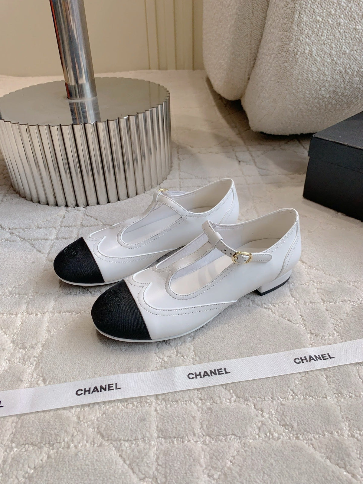 CHANEL 25S MARY JANE IN BLACK AND WHITE CALFSKIN GOLD HARDWARE