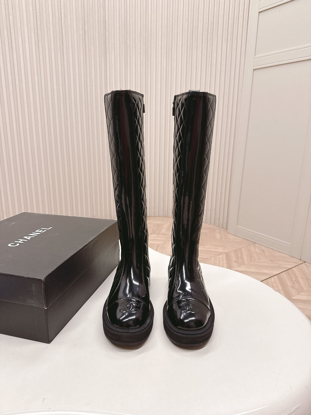 CHANEL KNEE-HIGH BOOTS 25S IN BLACK GLOSSY LAMBSKIN