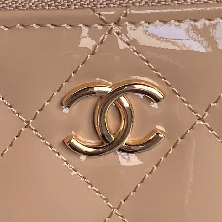 CHANEL 25S VANITY CASE 17 IN TAN BROWN PATENT CALFSKIN GOLD HARDWARE