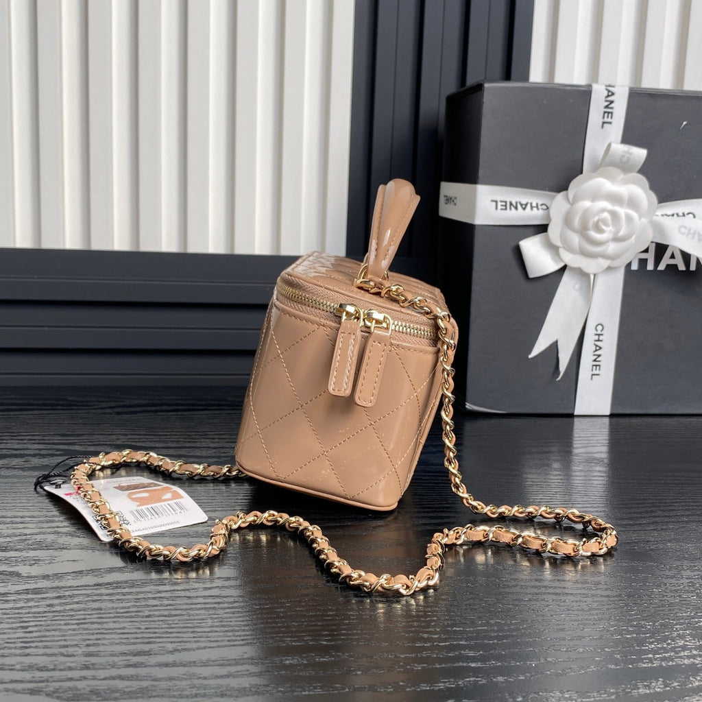 CHANEL 25S VANITY CASE 17 IN TAN BROWN PATENT CALFSKIN GOLD HARDWARE