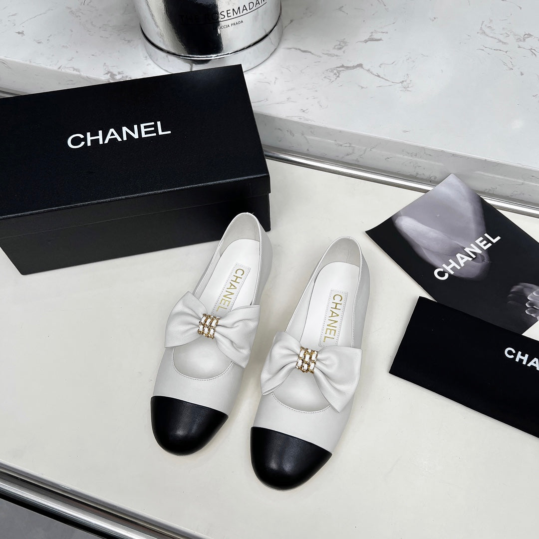 CHANEL 25S MARY JANES IN WHITE MIX BLACK CALFSKIN WITH BOW GOLD HARDWARE