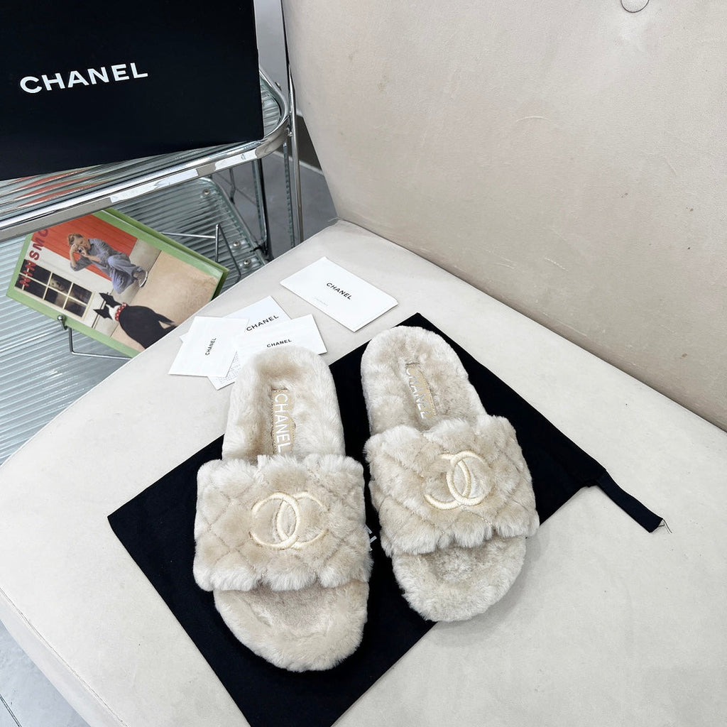 CHANEL 25S FUR SLIPPERS WITH EXPOSED-STITCH STRAPS IN LIGHT GRAY
