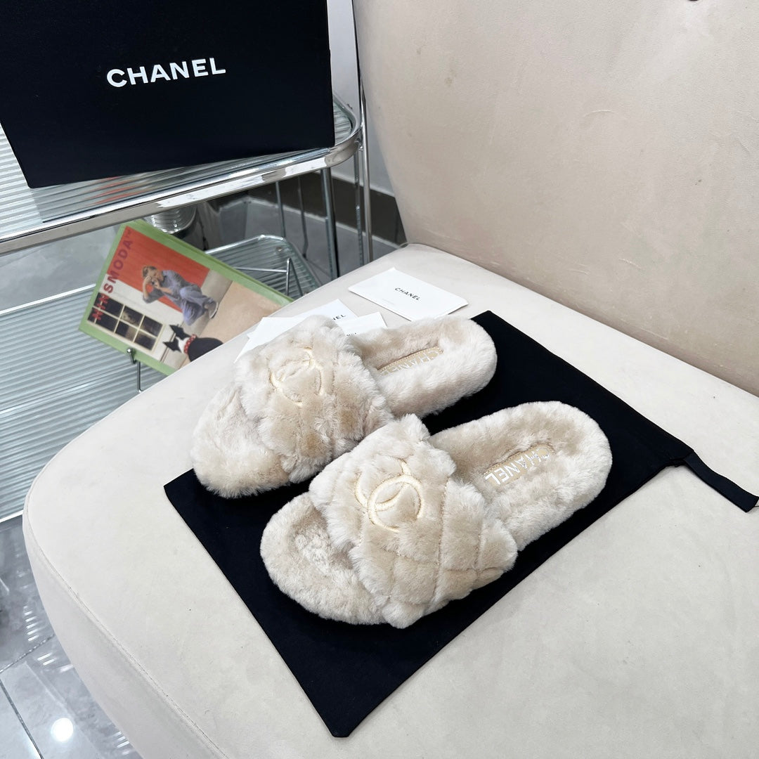 CHANEL 25S FUR SLIPPERS WITH EXPOSED-STITCH STRAPS IN LIGHT GRAY