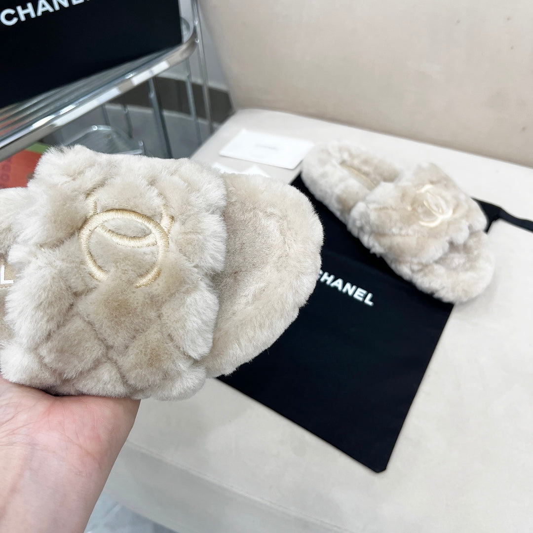 CHANEL 25S FUR SLIPPERS WITH EXPOSED-STITCH STRAPS IN LIGHT GRAY