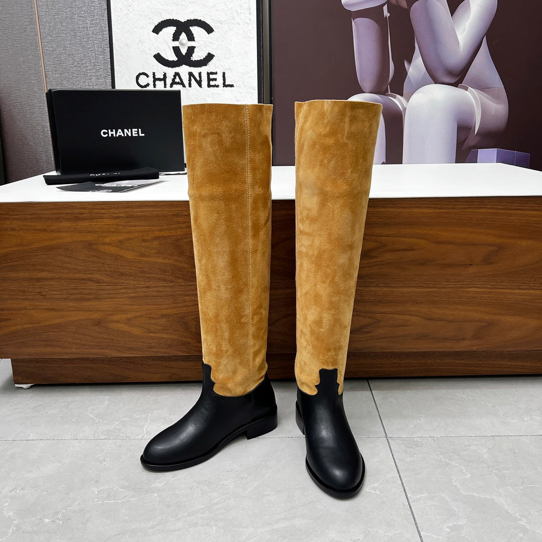 CHANEL 25S KNEE-HIGH BOOTS 35MM IN BLACK CALFSKIN AND CARAMEL SUEDE