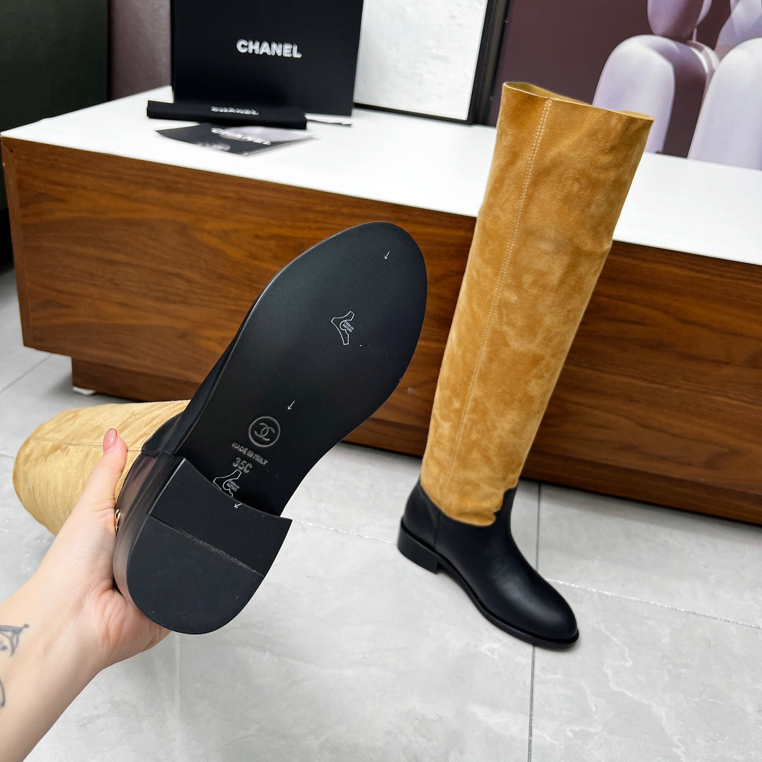 CHANEL 25S KNEE-HIGH BOOTS 35MM IN BLACK CALFSKIN AND CARAMEL SUEDE