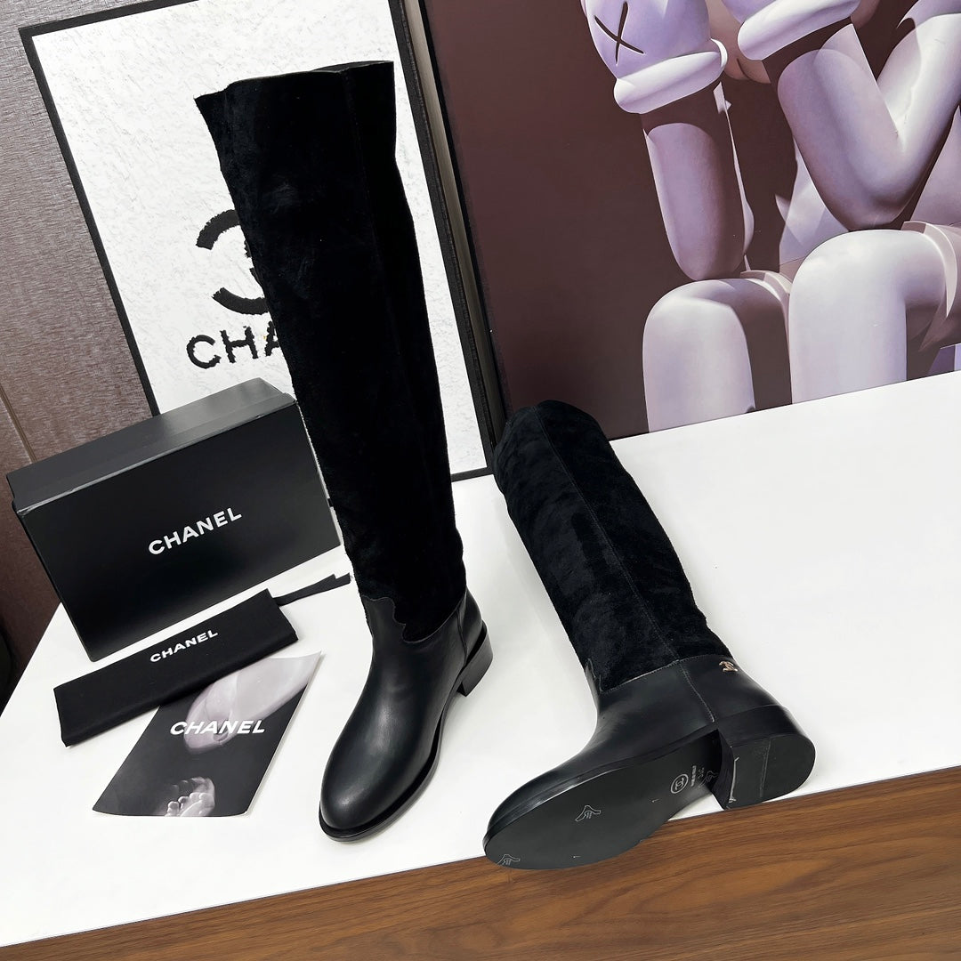 CHANEL 25S KNEE-HIGH BOOTS 35MM IN BLACK CALFSKIN AND SUEDE