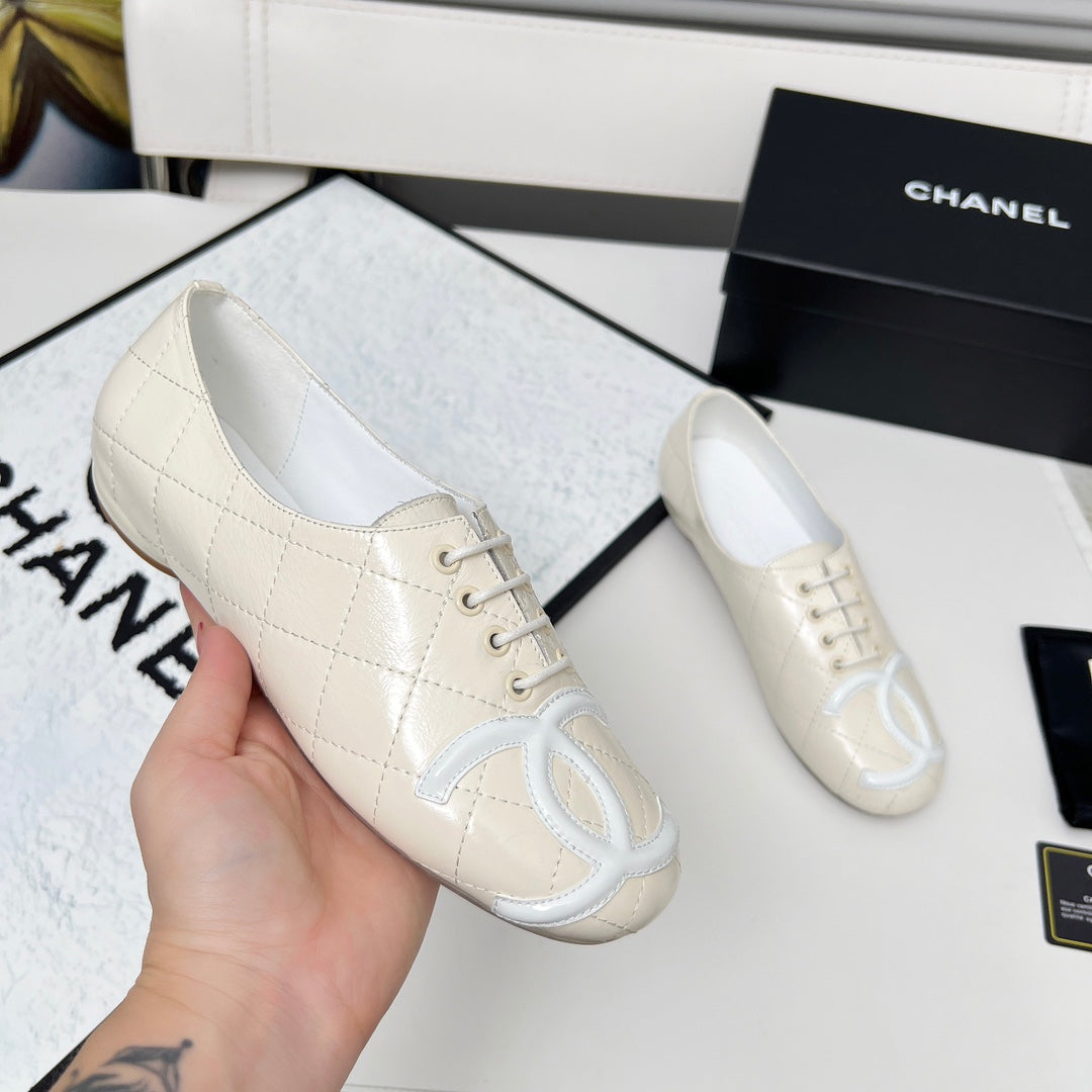 CHANEL 25S DANCE SHOES WITH PRINTED LOGO IN WHITE CALFSKIN