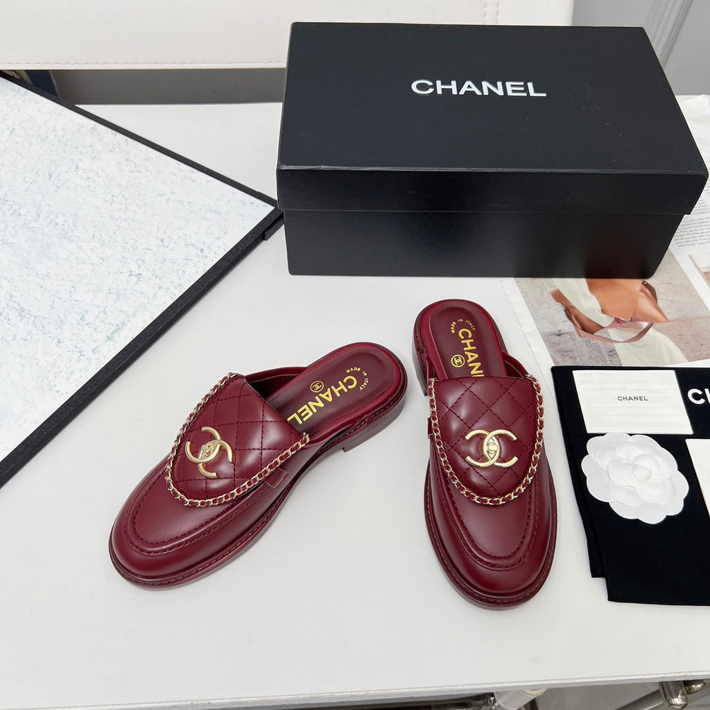 CHANEL 25S MULES WITH CHAIN DETAIL IN BURGUNDY CALFSKIN GOLD HARDWRE