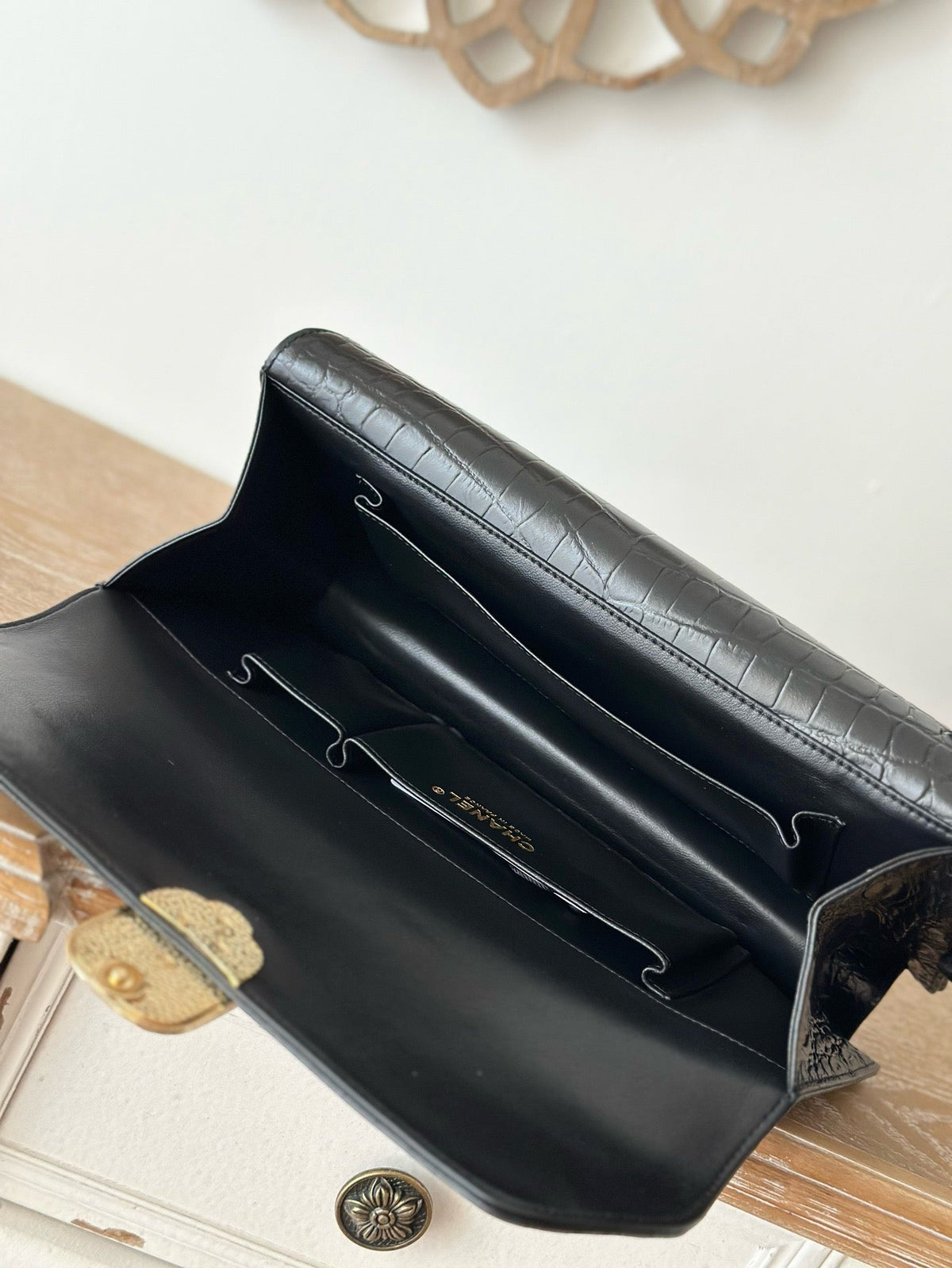 CHANEL 25S CLUTCH 30 IN BLACK CROCODILE-EMBOSSED CALFSKIN