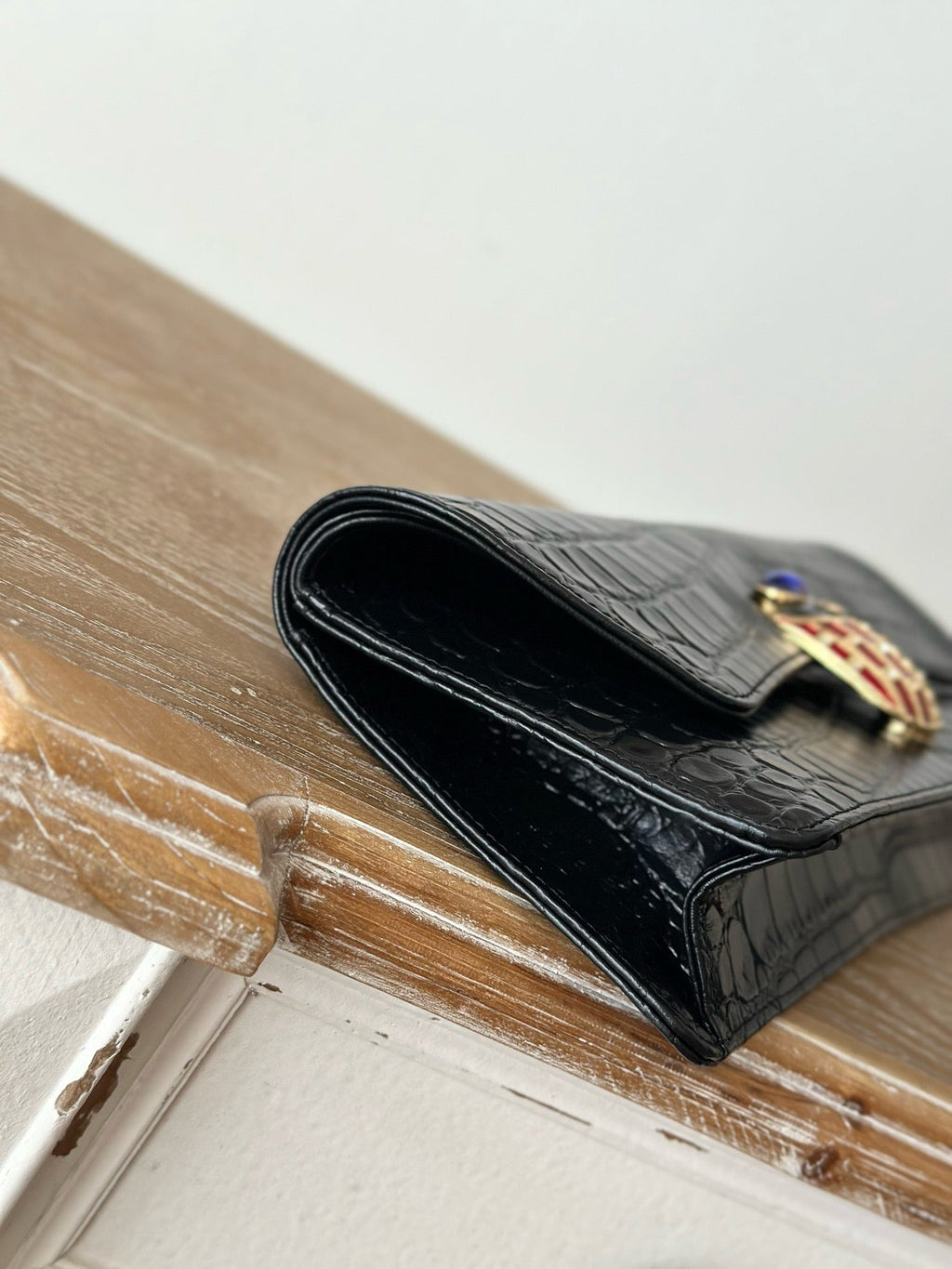 CHANEL 25S CLUTCH 30 IN BLACK CROCODILE-EMBOSSED CALFSKIN