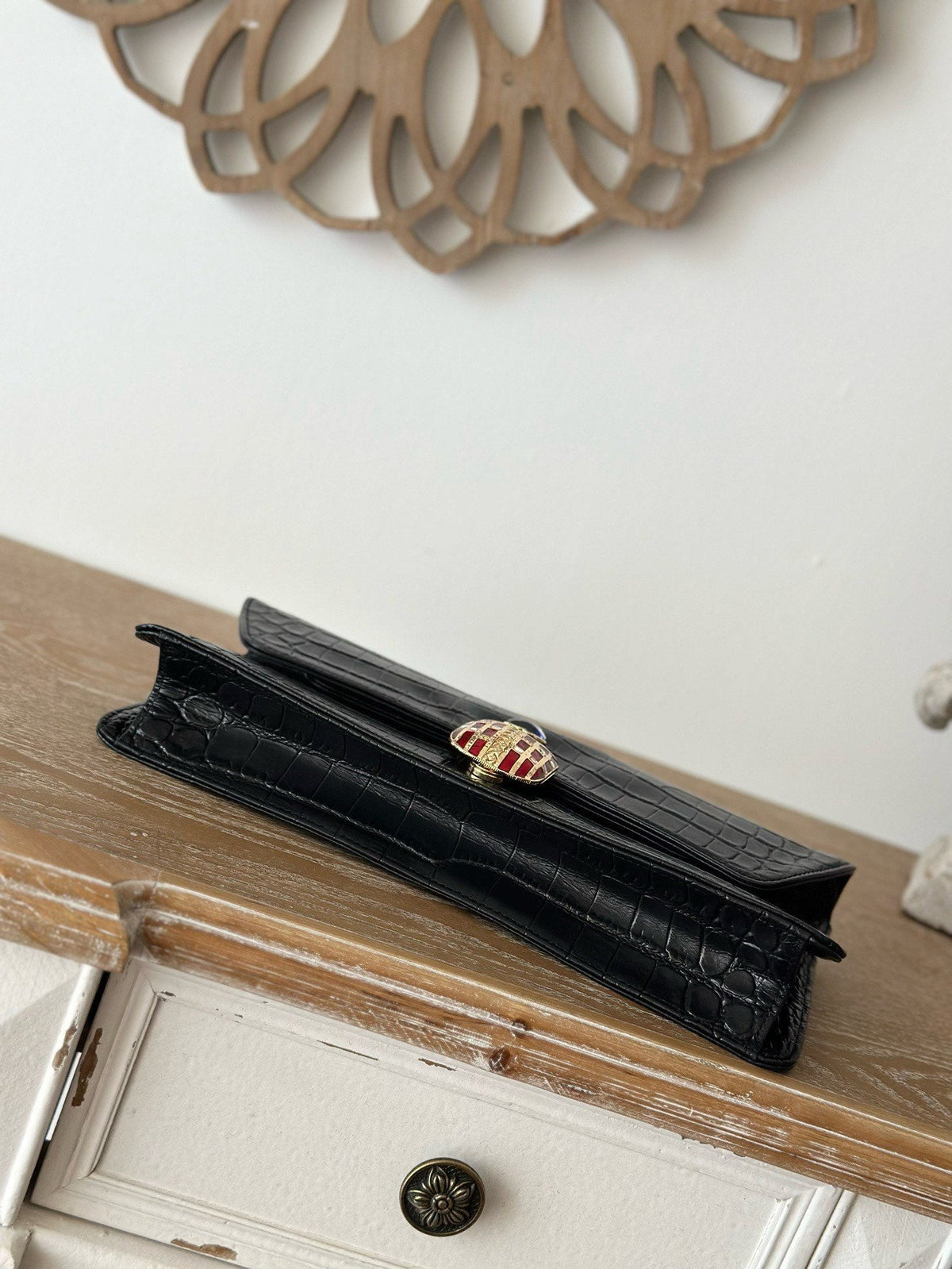 CHANEL 25S CLUTCH 30 IN BLACK CROCODILE-EMBOSSED CALFSKIN