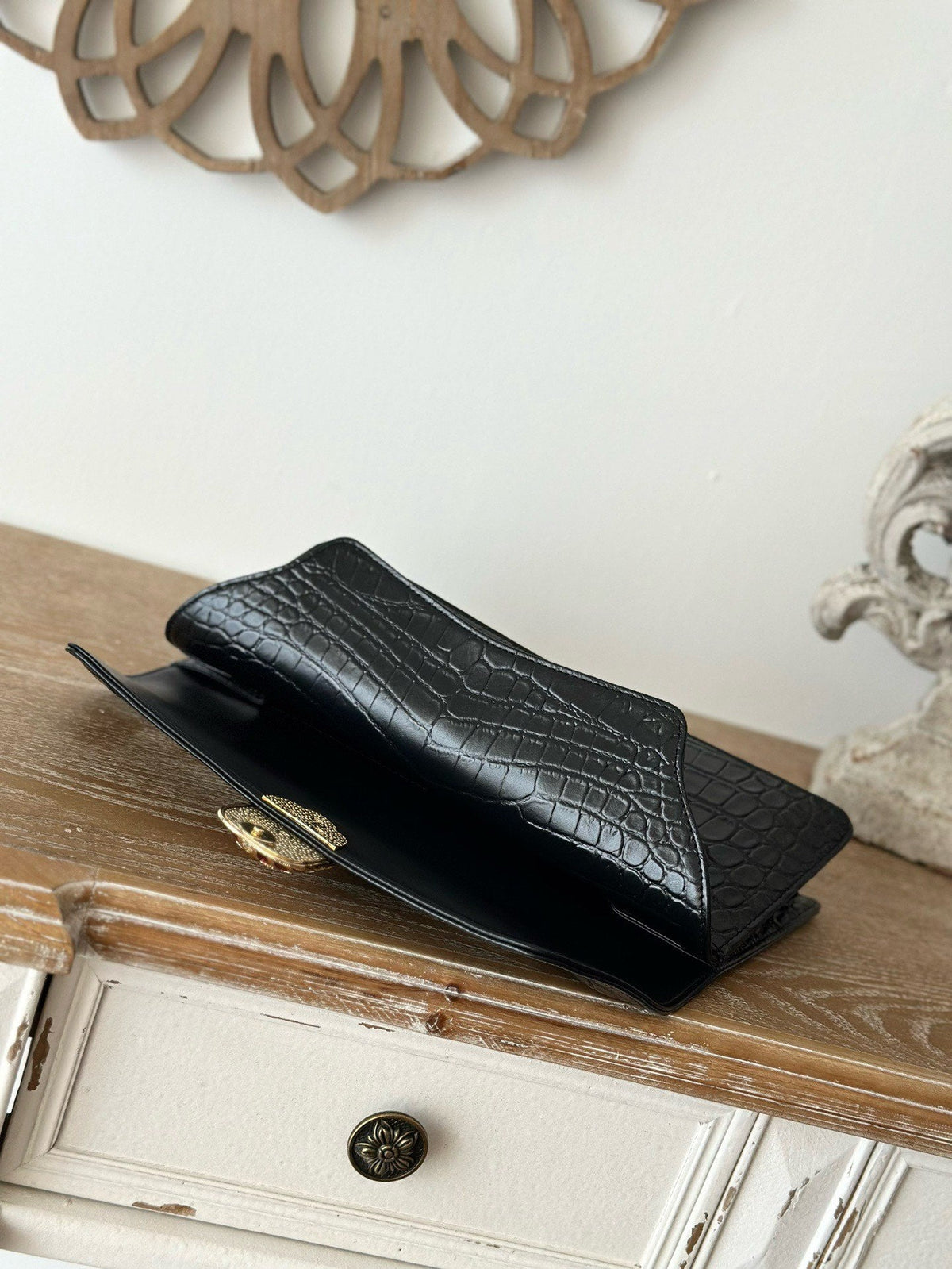 CHANEL 25S CLUTCH 30 IN BLACK CROCODILE-EMBOSSED CALFSKIN