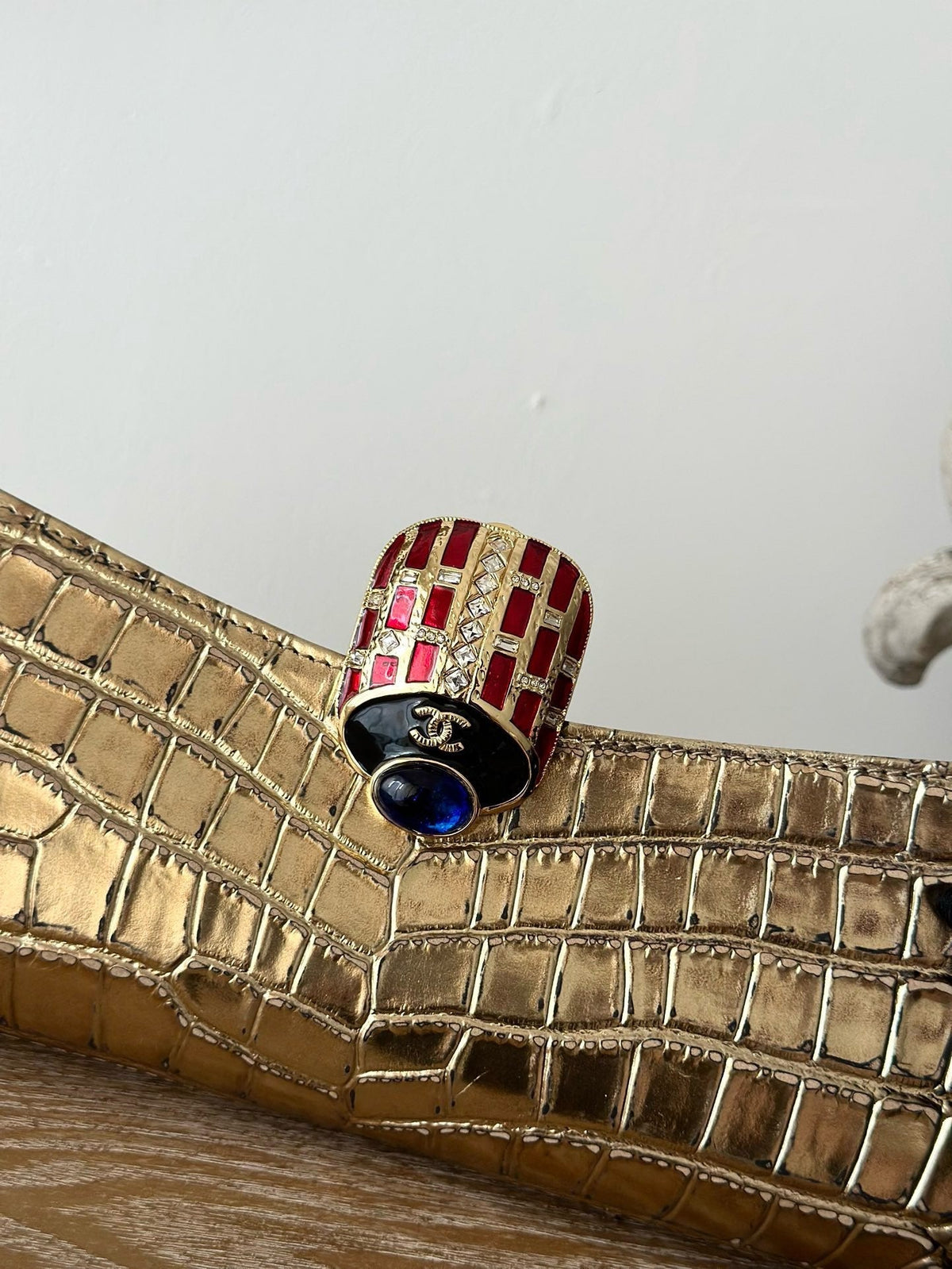 CHANEL 25S CLUTCH 30 IN METALLIC GOLD CROCODILE-EMBOSSED CALFSKIN